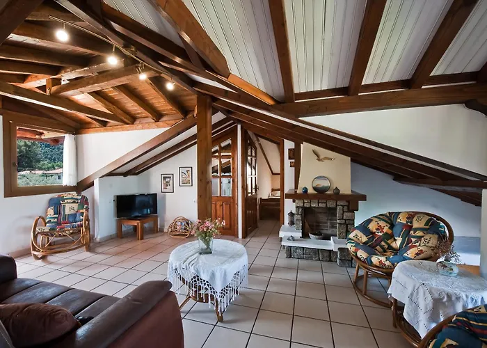 Kamares House Apartments & Studios