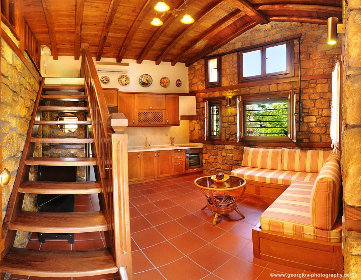 Kamares House & Vourvourou