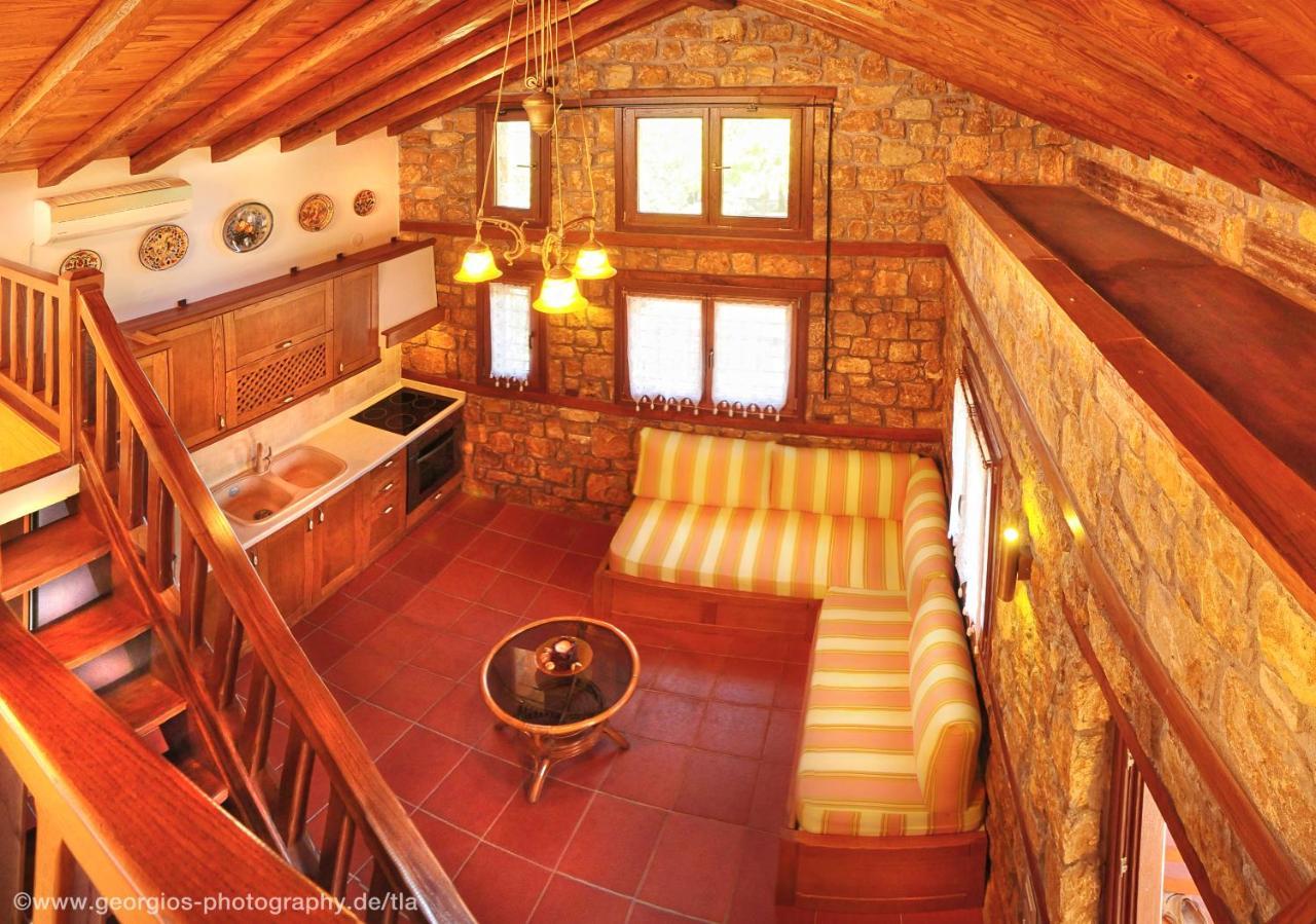 Kamares House &