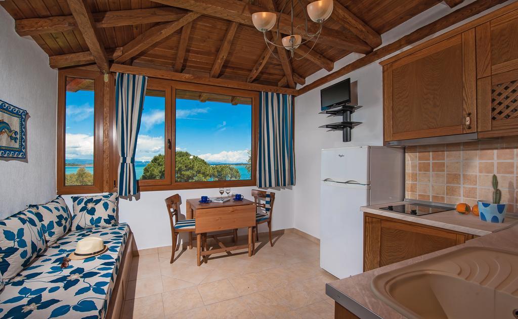 Kamares House &