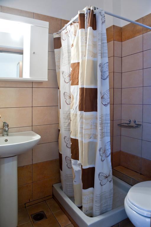 Kamares House &