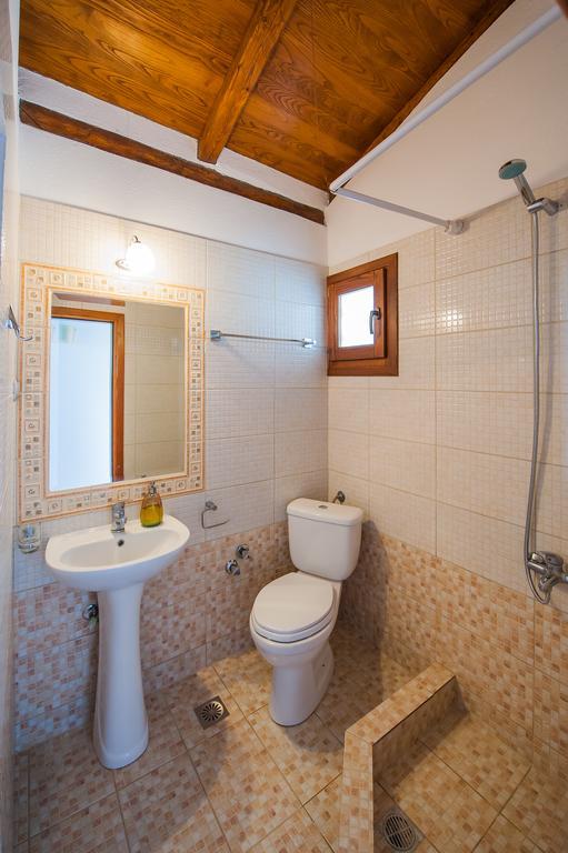 Kamares House &