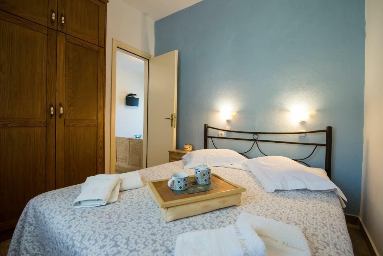Kamares House &